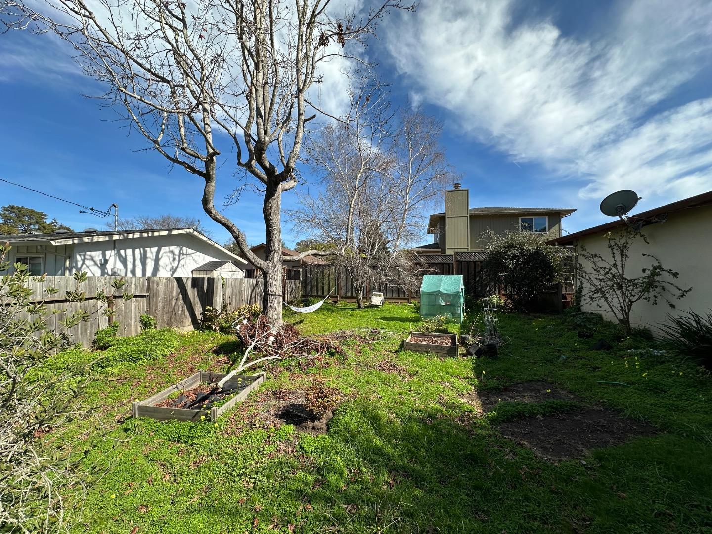 Detail Gallery Image 2 of 14 For 2505 Howe St, Santa Cruz,  CA 95065 - 2 Beds | 1 Baths