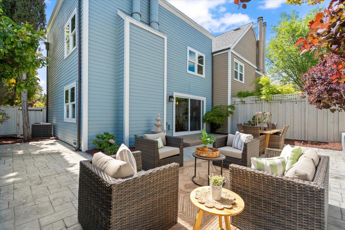 Detail Gallery Image 12 of 35 For 16979 Roberts Rd #9,  Los Gatos,  CA 95032 - 3 Beds | 2/1 Baths