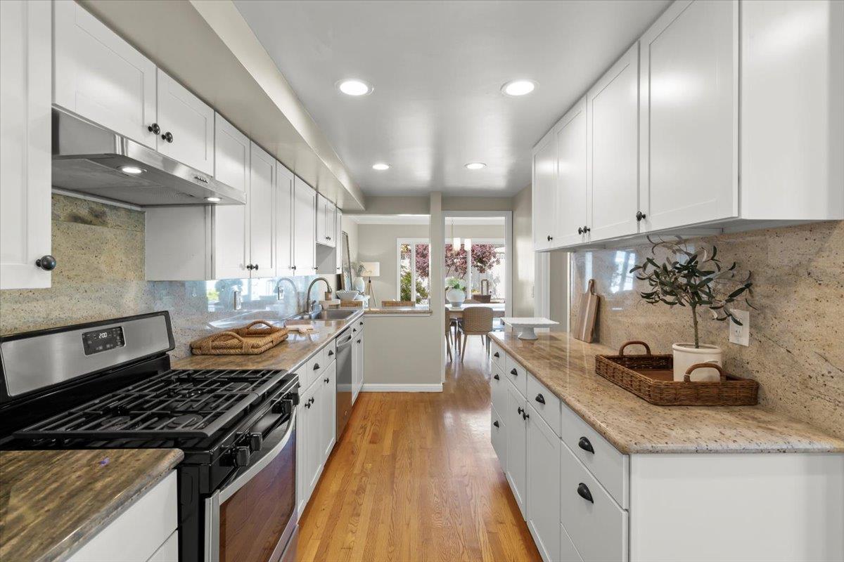 Detail Gallery Image 14 of 35 For 16979 Roberts Rd #9,  Los Gatos,  CA 95032 - 3 Beds | 2/1 Baths