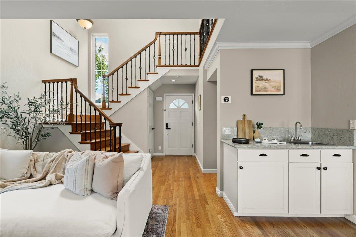 Detail Gallery Image 3 of 35 For 16979 Roberts Rd #9,  Los Gatos,  CA 95032 - 3 Beds | 2/1 Baths