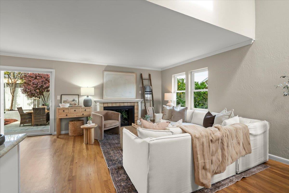 Detail Gallery Image 4 of 35 For 16979 Roberts Rd #9,  Los Gatos,  CA 95032 - 3 Beds | 2/1 Baths