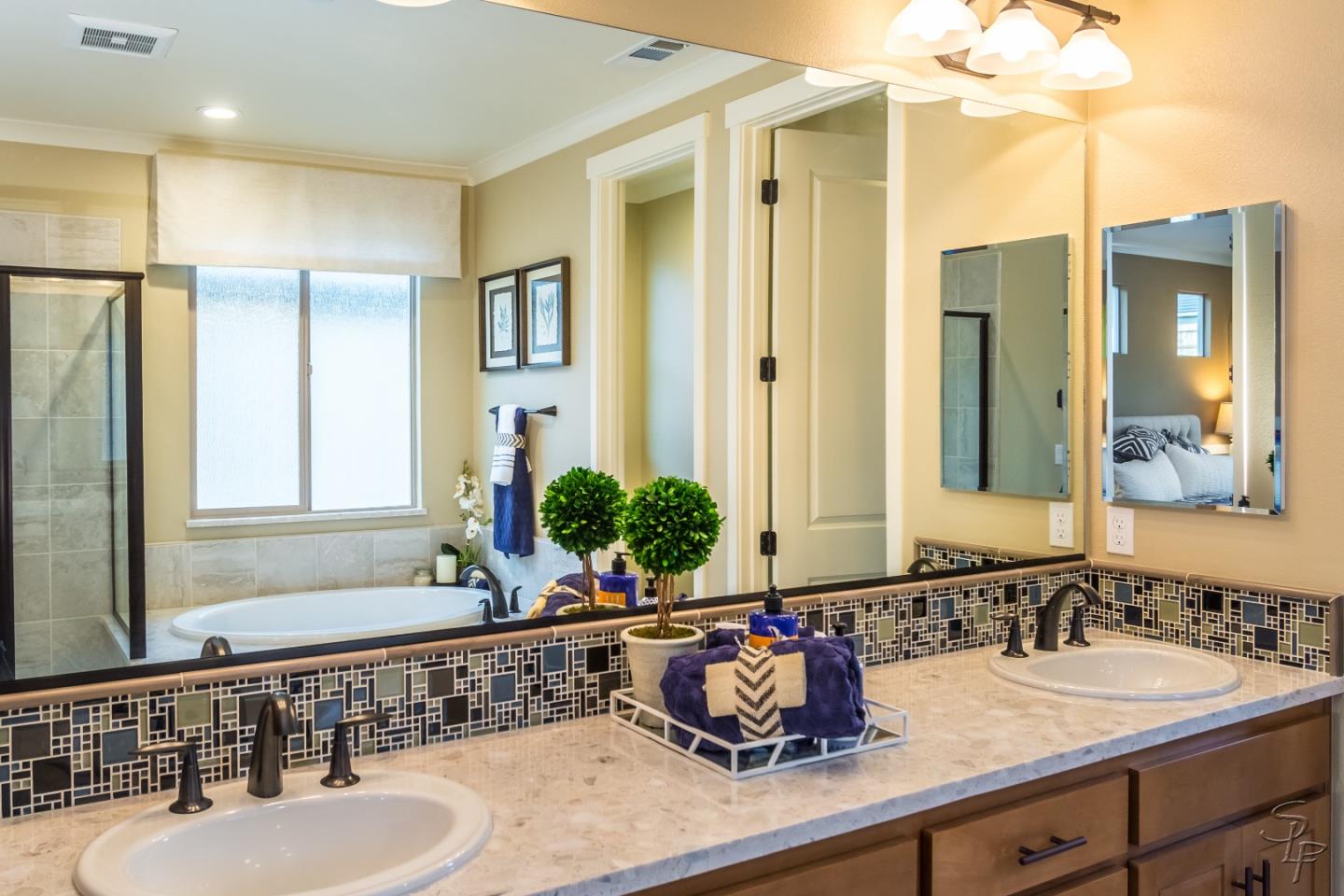 Detail Gallery Image 14 of 16 For 1104 Sunridge Dr, Hollister,  CA 95023 - 4 Beds | 3 Baths