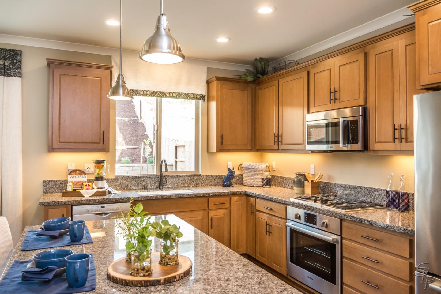 Detail Gallery Image 5 of 16 For 1104 Sunridge Dr, Hollister,  CA 95023 - 4 Beds | 3 Baths