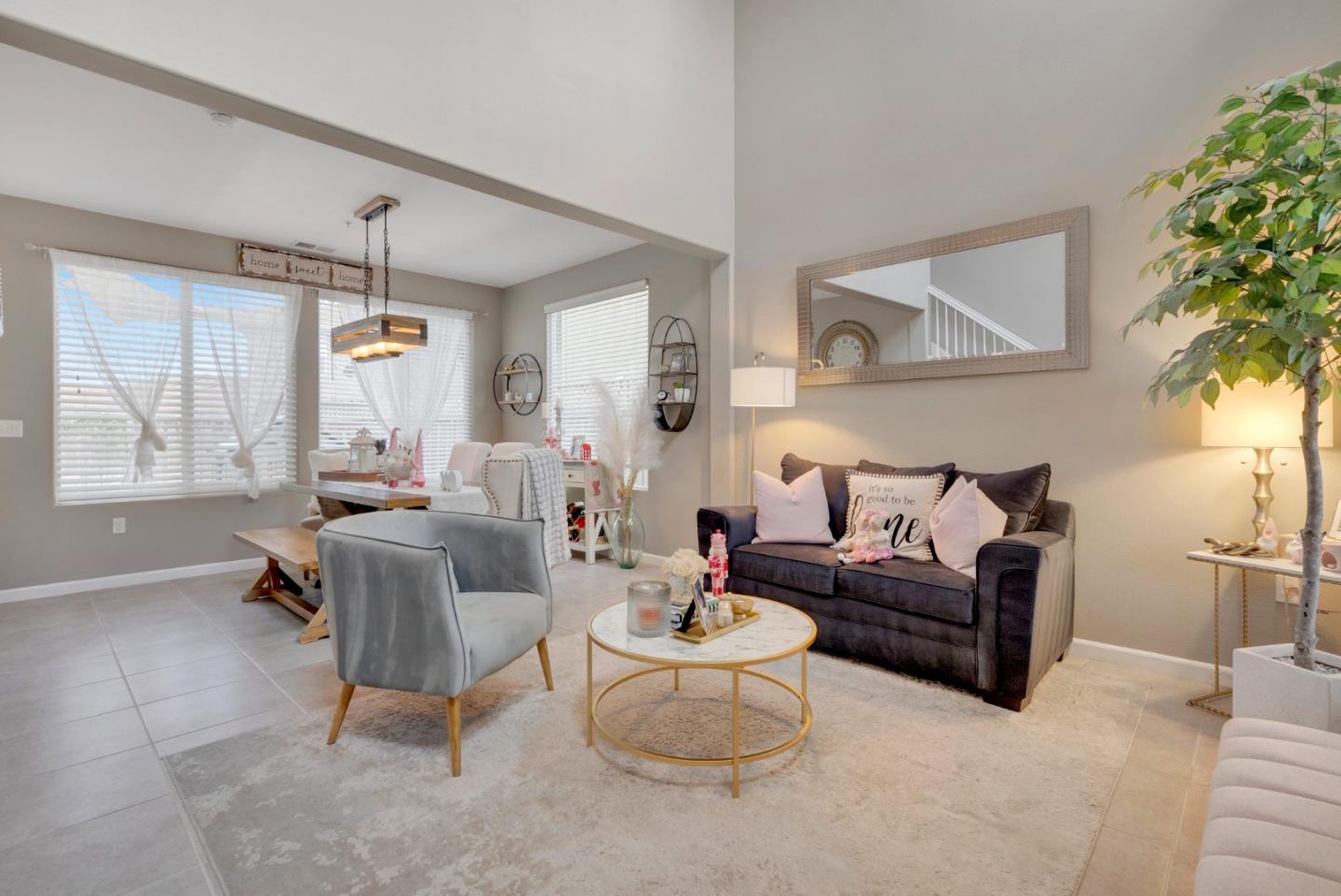 Detail Gallery Image 2 of 49 For 1028 Capri Way, Salinas,  CA 93905 - 5 Beds | 2/1 Baths