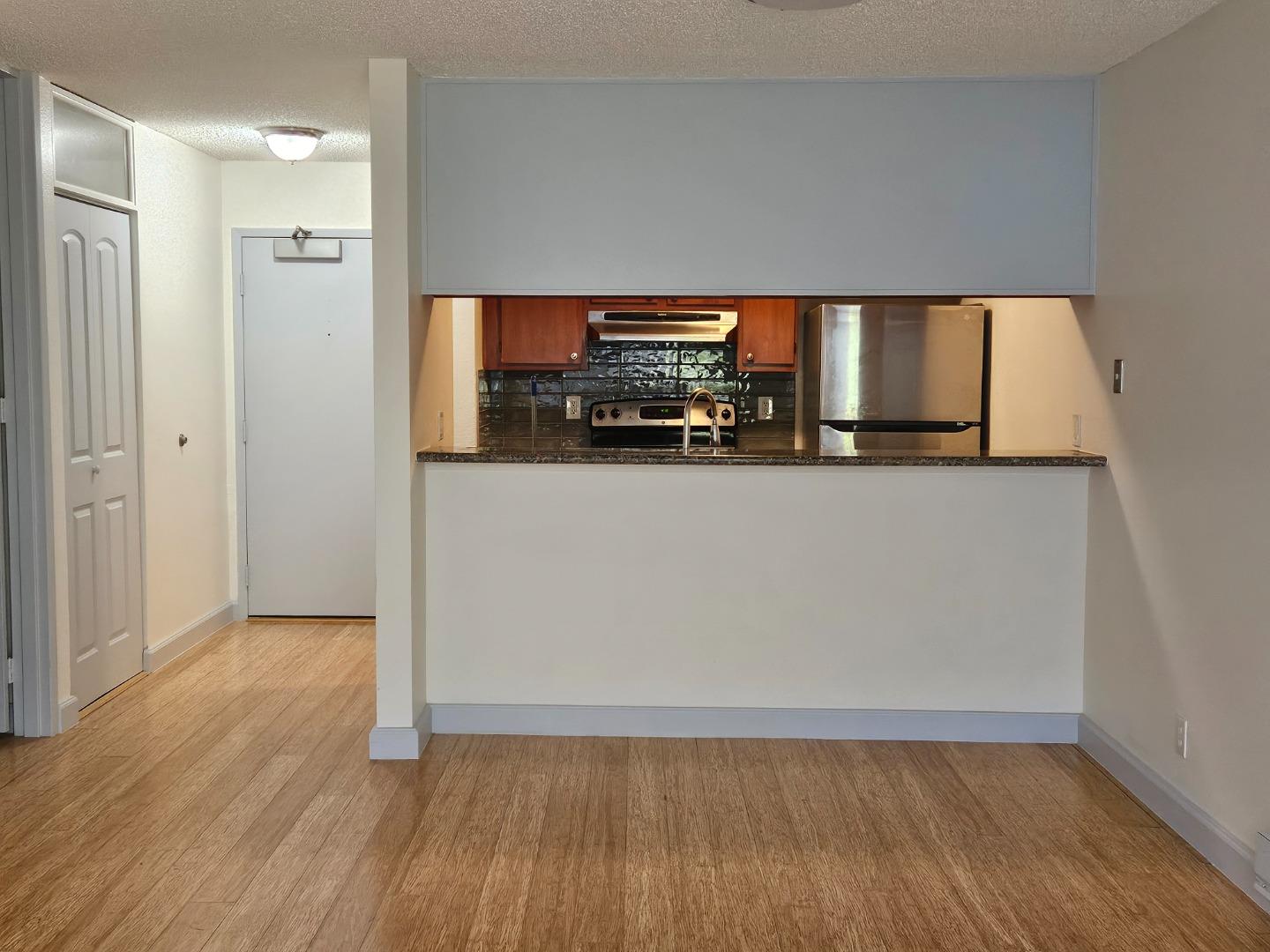 Detail Gallery Image 5 of 29 For 7108 Shelter Creek Ln, San Bruno,  CA 94066 - 1 Beds | 1 Baths