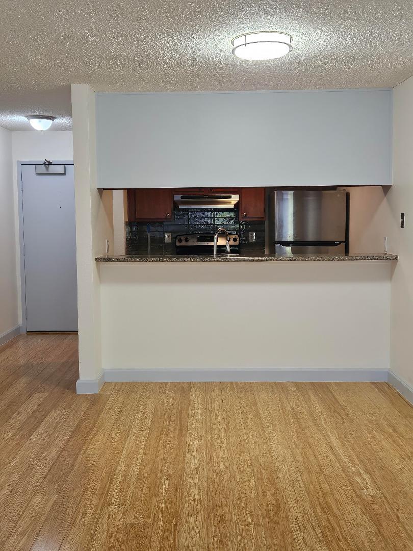 Detail Gallery Image 6 of 29 For 7108 Shelter Creek Ln, San Bruno,  CA 94066 - 1 Beds | 1 Baths