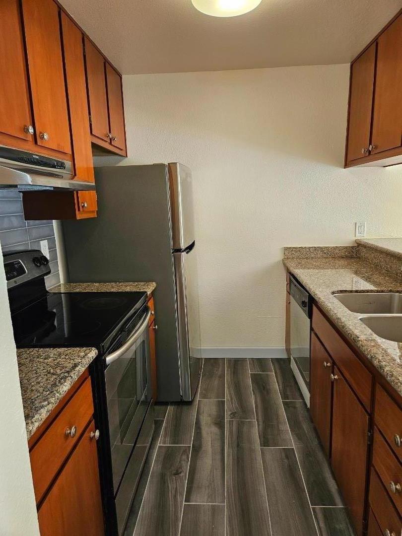 Detail Gallery Image 8 of 29 For 7108 Shelter Creek Ln, San Bruno,  CA 94066 - 1 Beds | 1 Baths