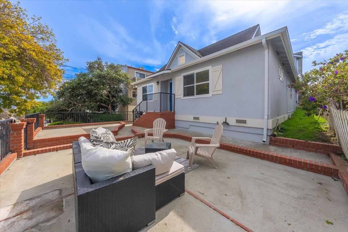 Detail Gallery Image 8 of 69 For 739 W Franklin St, Monterey,  CA 93940 - 6 Beds | 4 Baths