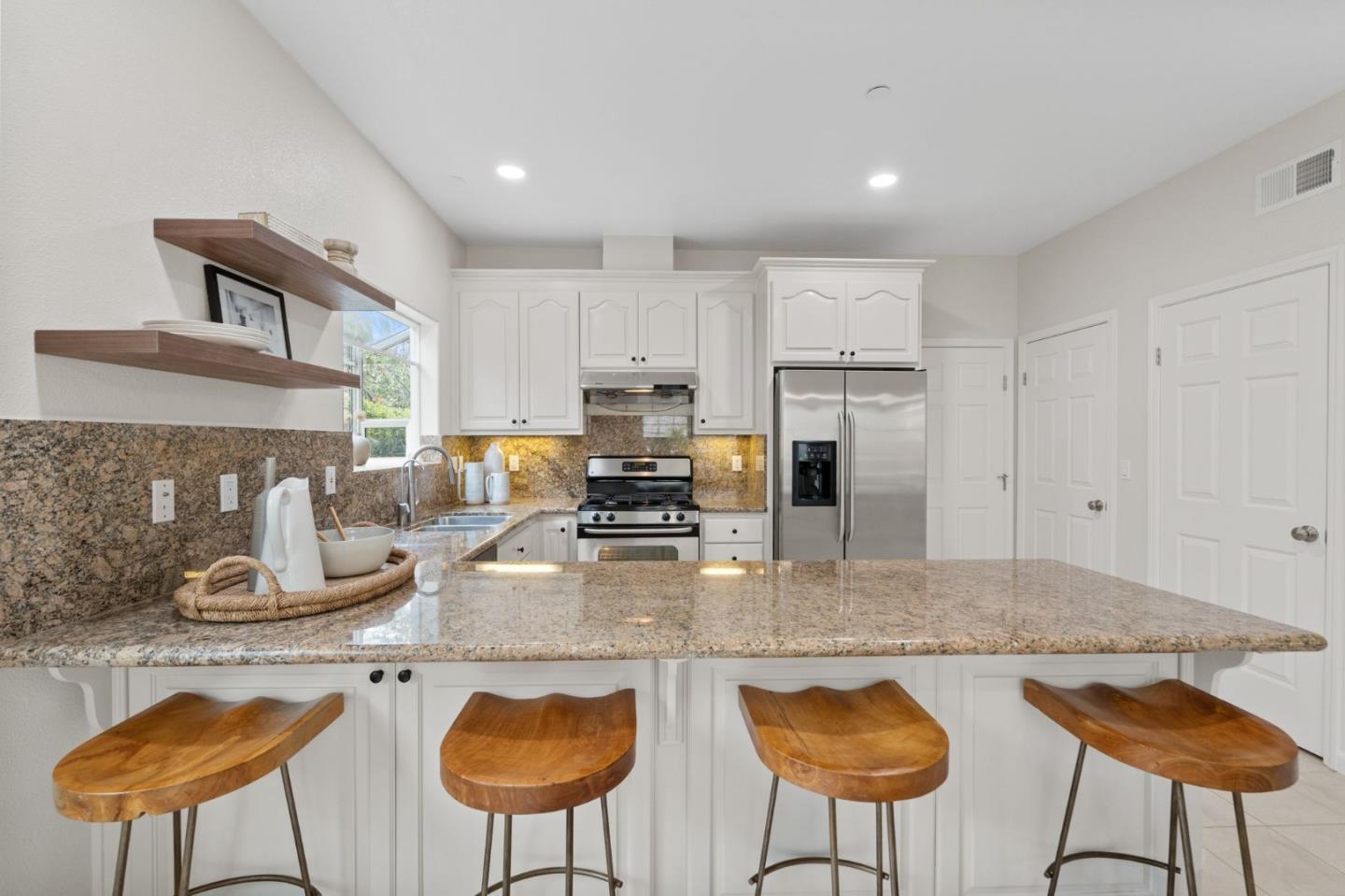 Detail Gallery Image 13 of 45 For 426 Crescent Ave, Sunnyvale,  CA 94087 - 3 Beds | 2/1 Baths