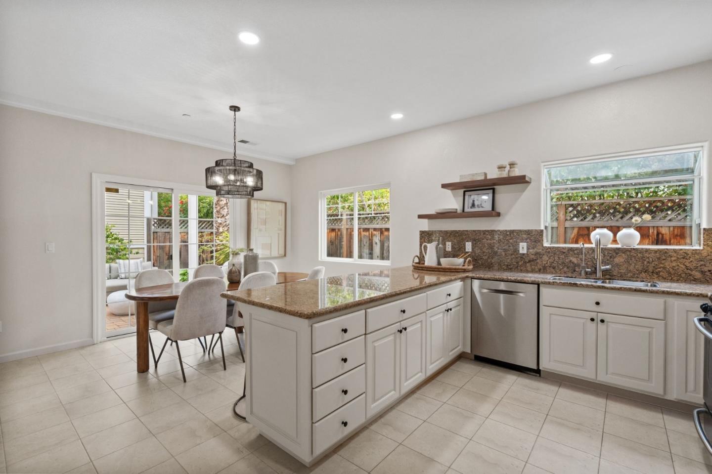 Detail Gallery Image 8 of 45 For 426 Crescent Ave, Sunnyvale,  CA 94087 - 3 Beds | 2/1 Baths