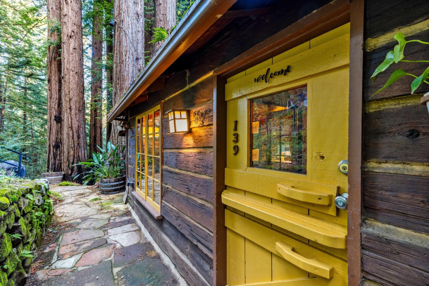 Detail Gallery Image 2 of 35 For 139 Redland Rd, Woodside,  CA 94062 - 3 Beds | 3/1 Baths