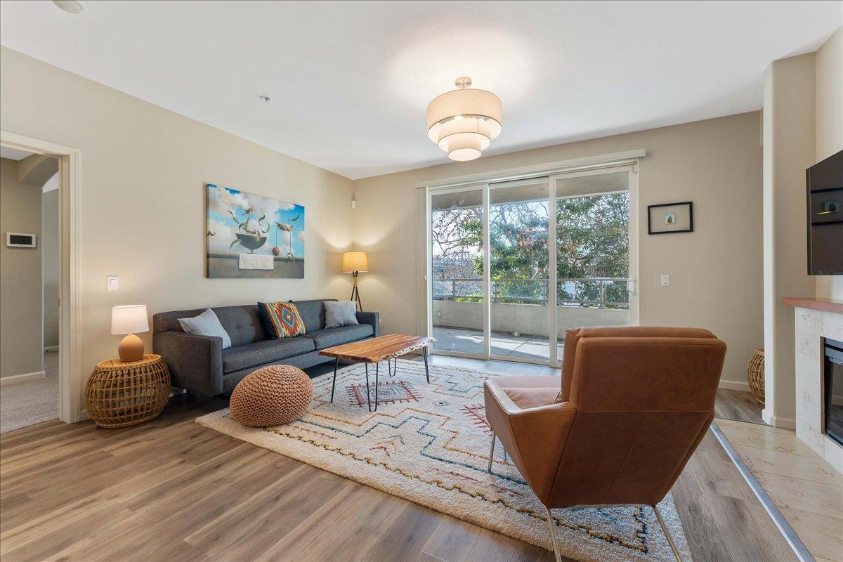 Detail Gallery Image 2 of 31 For 912 Campisi Way #215,  Campbell,  CA 95008 - 2 Beds | 2 Baths
