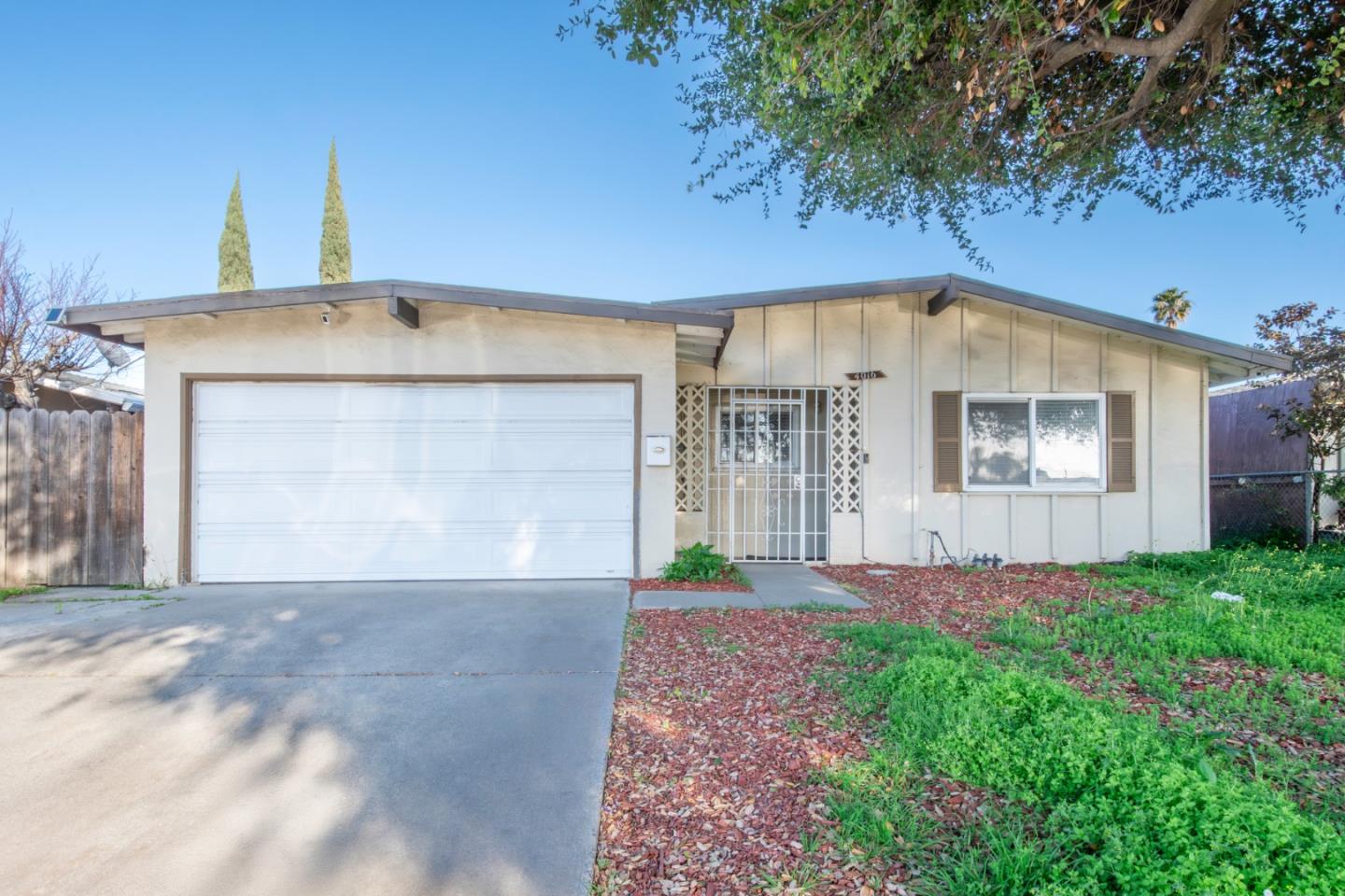 Detail Gallery Image 4 of 26 For 4016 San Bernardino Way, San Jose,  CA 95111 - 4 Beds | 2 Baths