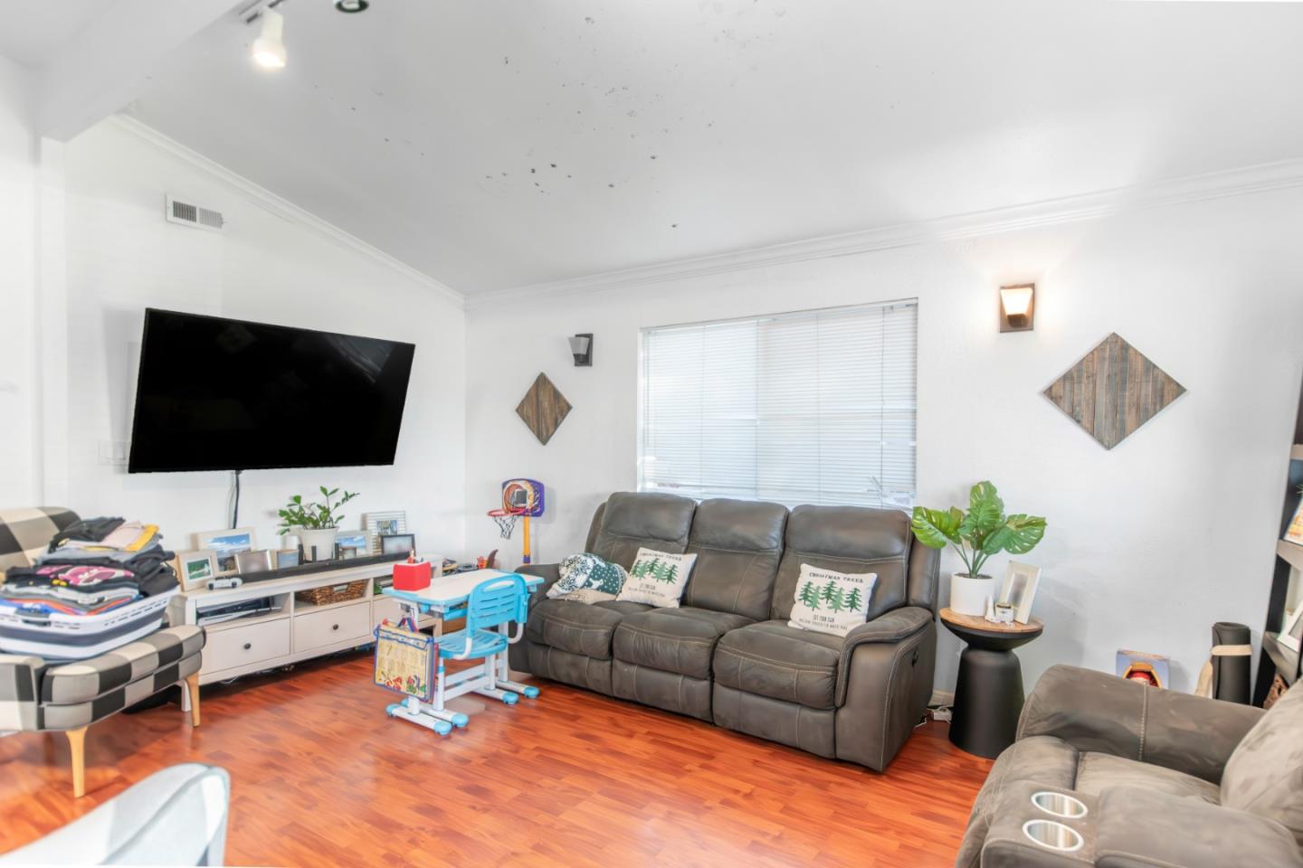 Detail Gallery Image 5 of 26 For 4016 San Bernardino Way, San Jose,  CA 95111 - 4 Beds | 2 Baths