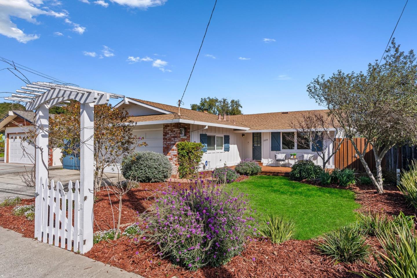 Detail Gallery Image 2 of 41 For 306 Frederick St, Santa Cruz,  CA 95062 - 3 Beds | 2 Baths