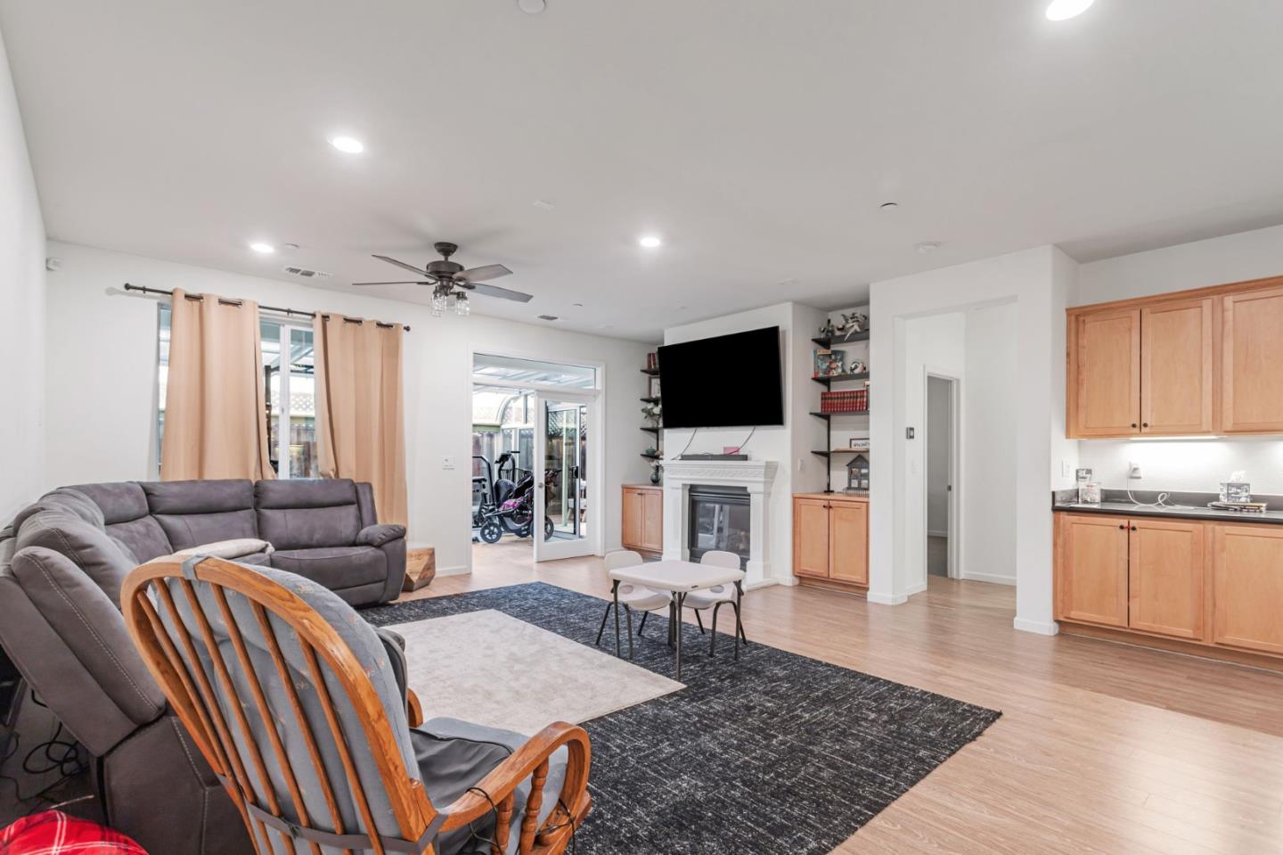 Detail Gallery Image 10 of 62 For 1254 Steinbeck Dr, Hollister,  CA 95023 - 4 Beds | 2 Baths