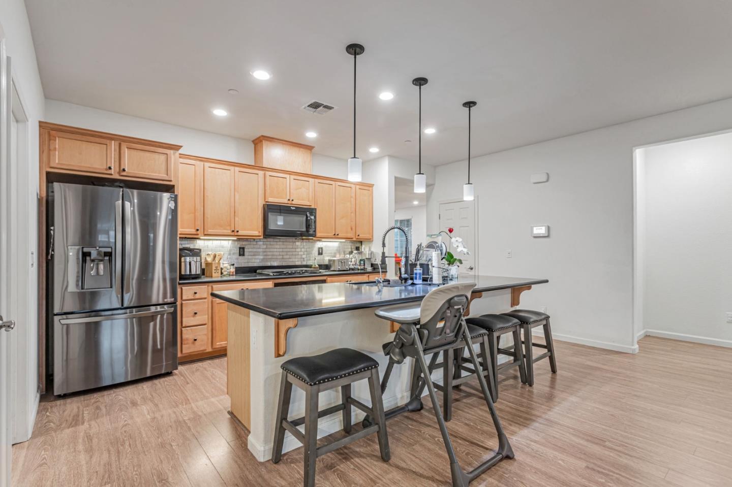 Detail Gallery Image 12 of 62 For 1254 Steinbeck Dr, Hollister,  CA 95023 - 4 Beds | 2 Baths