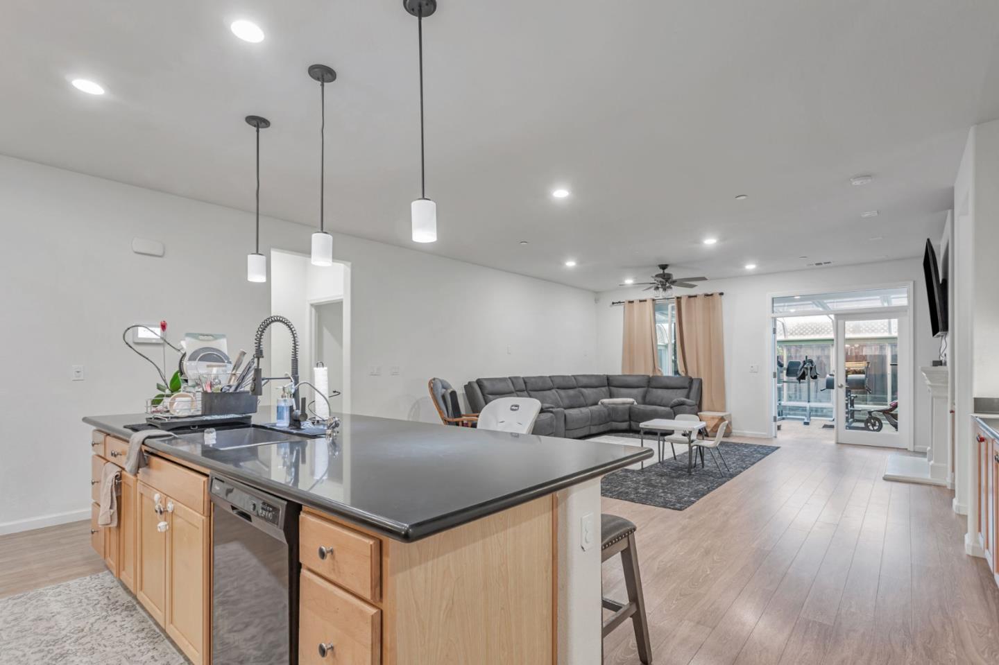 Detail Gallery Image 13 of 62 For 1254 Steinbeck Dr, Hollister,  CA 95023 - 4 Beds | 2 Baths