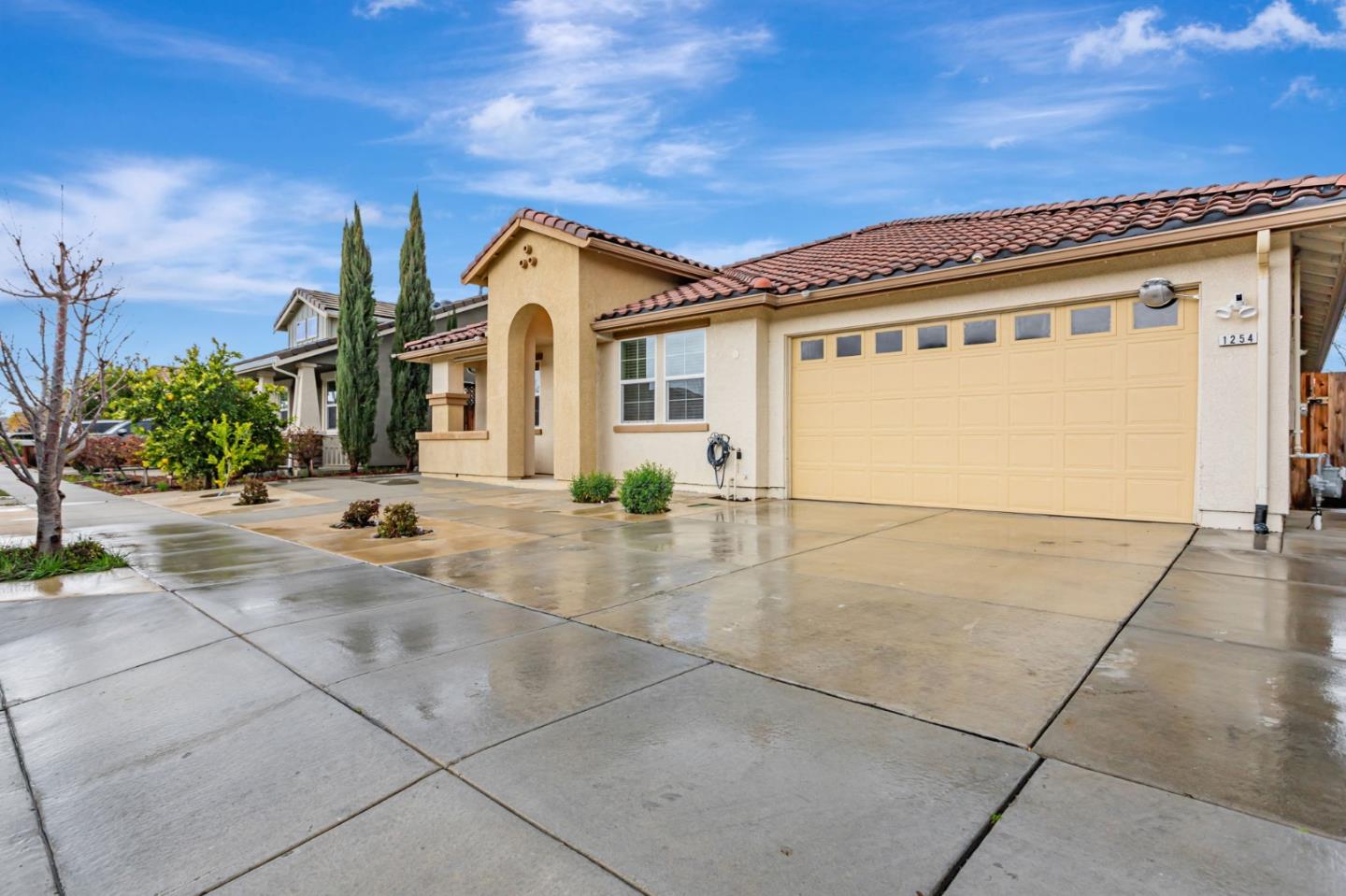 Detail Gallery Image 3 of 62 For 1254 Steinbeck Dr, Hollister,  CA 95023 - 4 Beds | 2 Baths