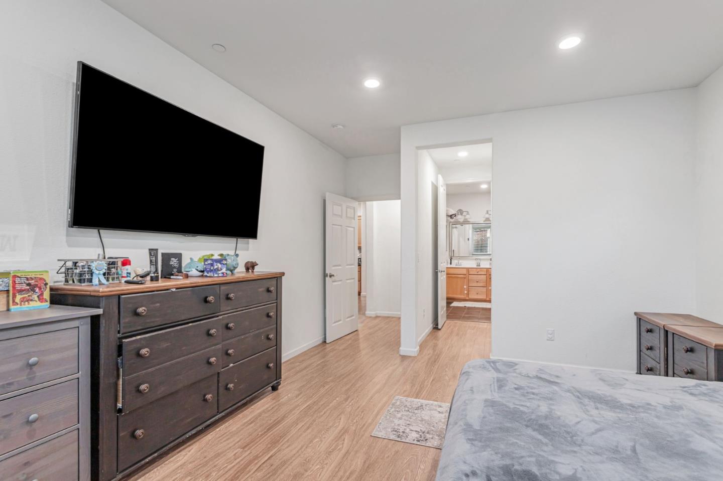Detail Gallery Image 32 of 62 For 1254 Steinbeck Dr, Hollister,  CA 95023 - 4 Beds | 2 Baths