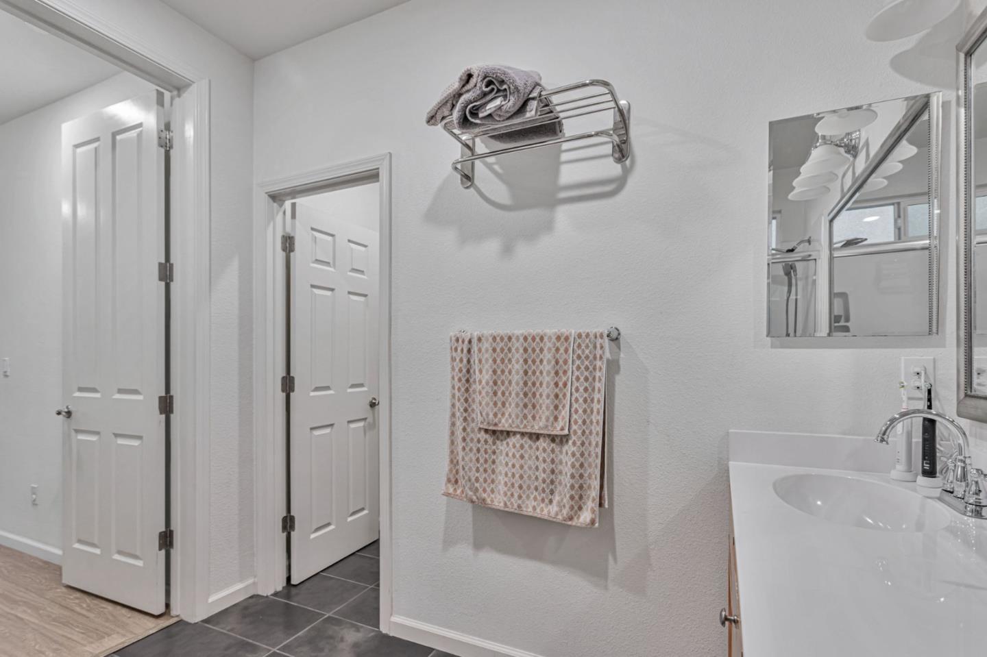 Detail Gallery Image 39 of 62 For 1254 Steinbeck Dr, Hollister,  CA 95023 - 4 Beds | 2 Baths