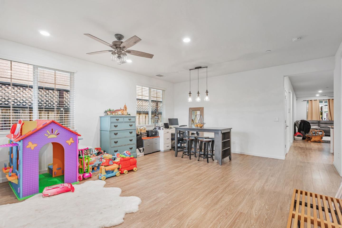 Detail Gallery Image 5 of 62 For 1254 Steinbeck Dr, Hollister,  CA 95023 - 4 Beds | 2 Baths