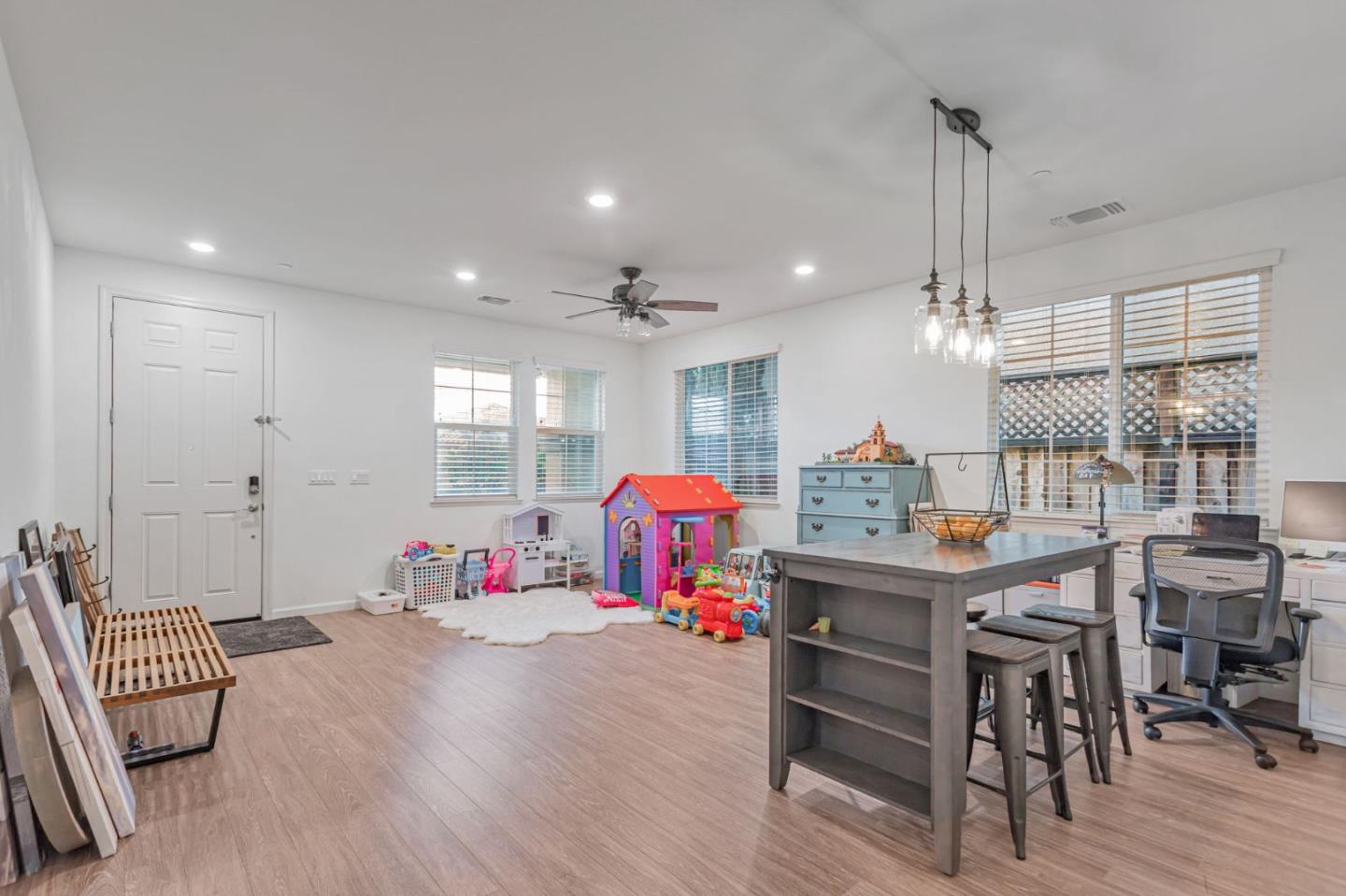 Detail Gallery Image 6 of 62 For 1254 Steinbeck Dr, Hollister,  CA 95023 - 4 Beds | 2 Baths