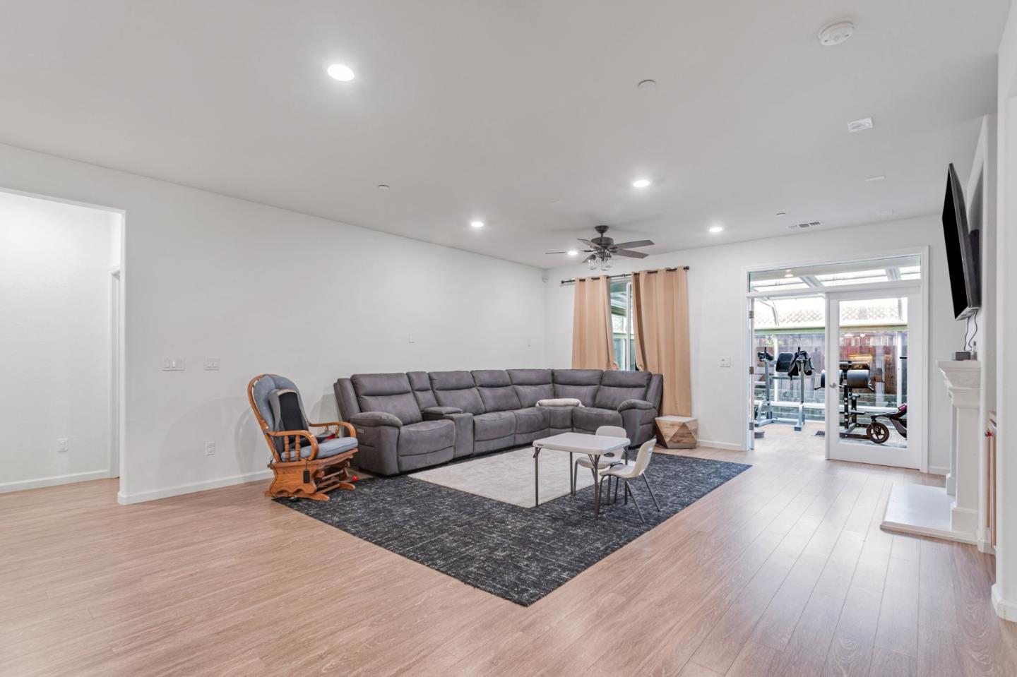 Detail Gallery Image 8 of 62 For 1254 Steinbeck Dr, Hollister,  CA 95023 - 4 Beds | 2 Baths