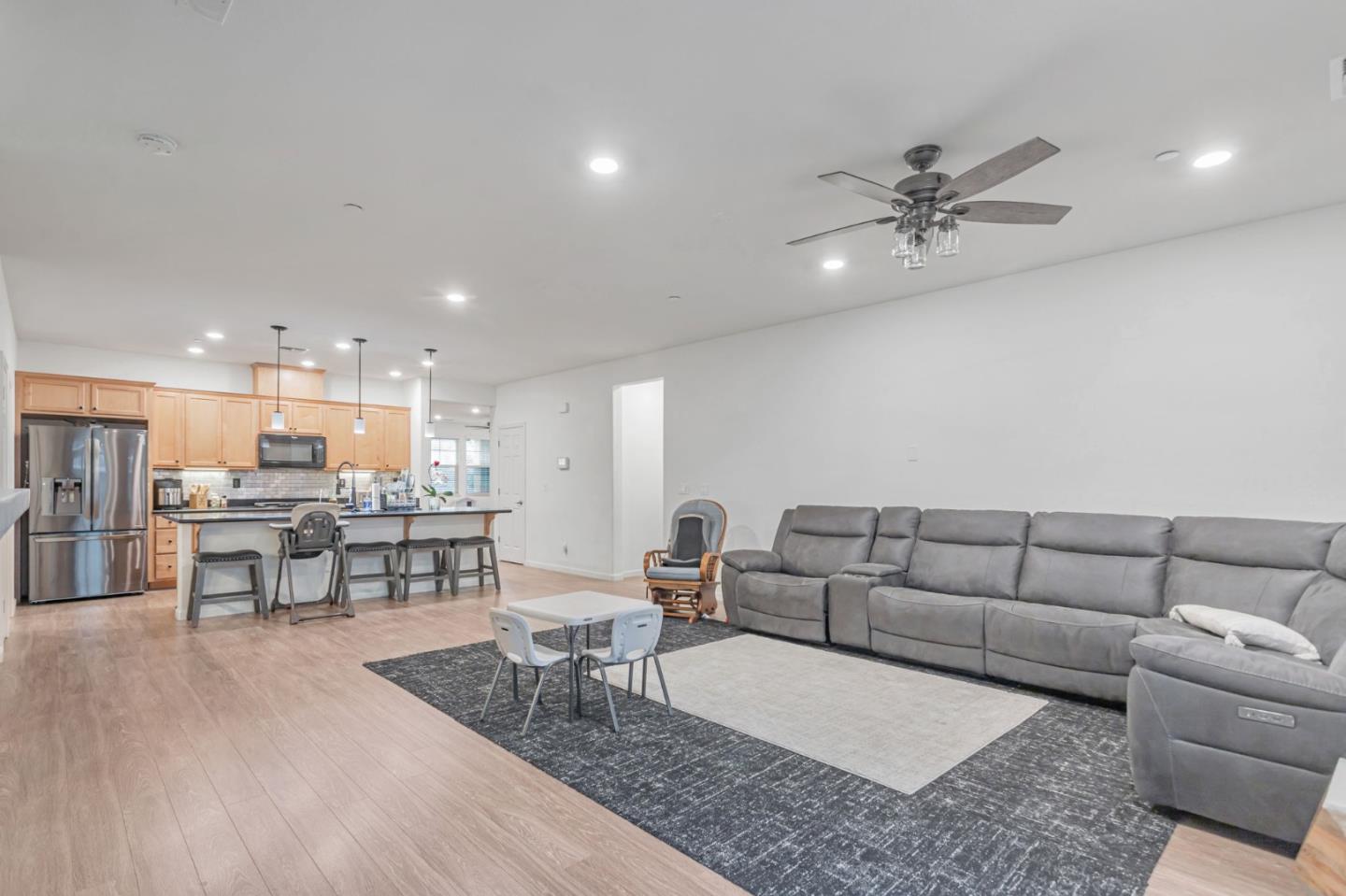 Detail Gallery Image 9 of 62 For 1254 Steinbeck Dr, Hollister,  CA 95023 - 4 Beds | 2 Baths