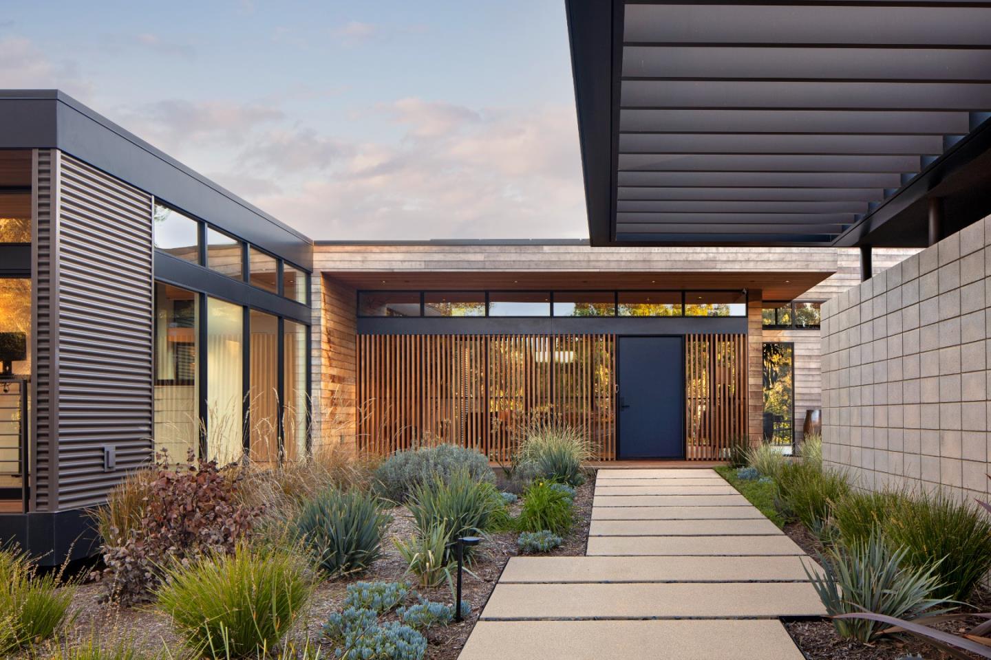 Detail Gallery Image 2 of 18 For 93 Broadacres Rd, Atherton,  CA 94027 - 3 Beds | 4/1 Baths