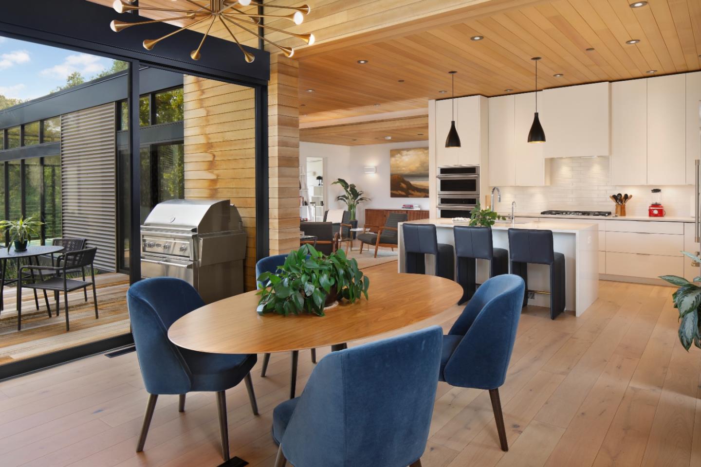 Detail Gallery Image 5 of 18 For 93 Broadacres Rd, Atherton,  CA 94027 - 3 Beds | 4/1 Baths