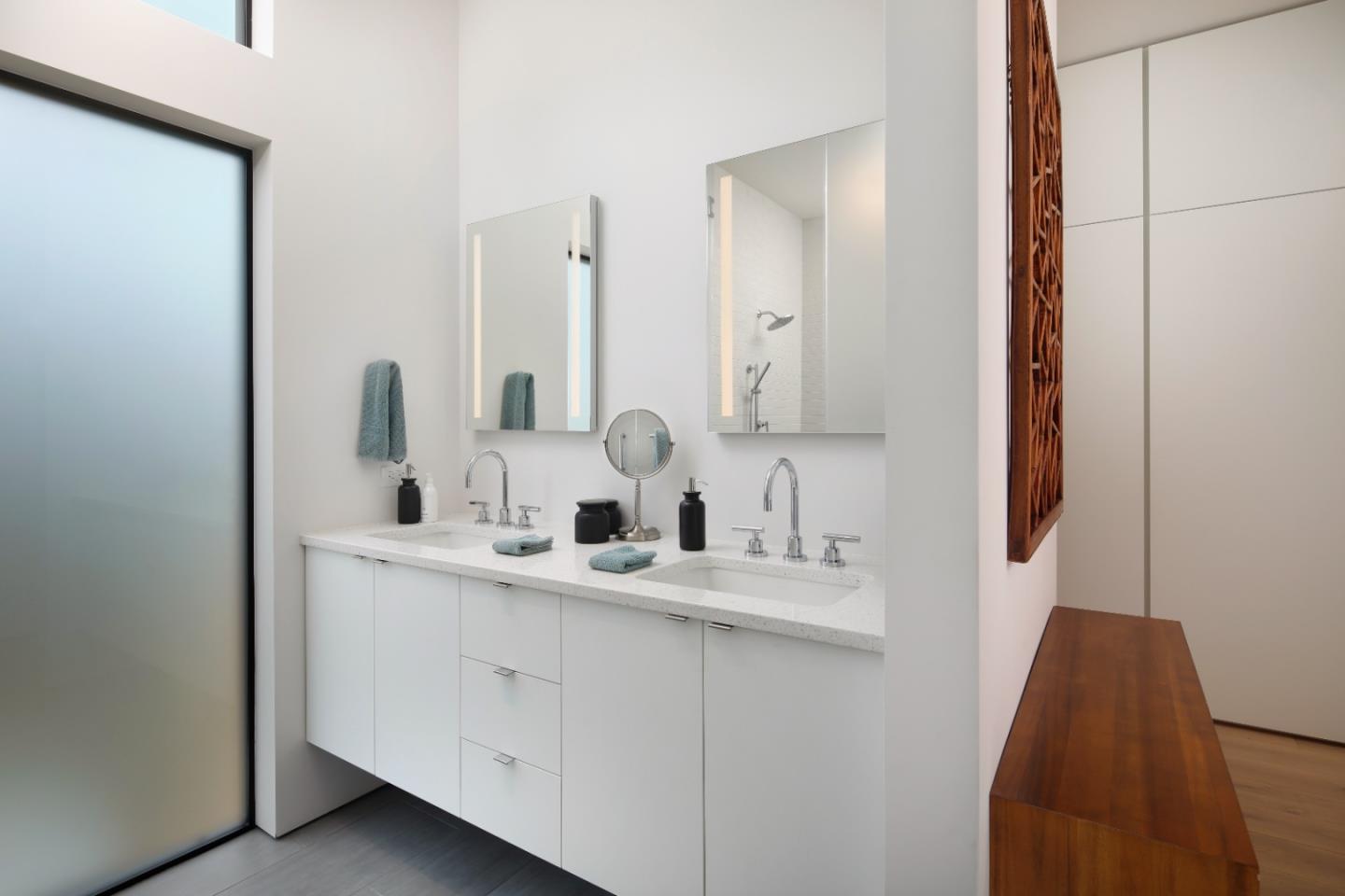 Detail Gallery Image 8 of 18 For 93 Broadacres Rd, Atherton,  CA 94027 - 3 Beds | 4/1 Baths