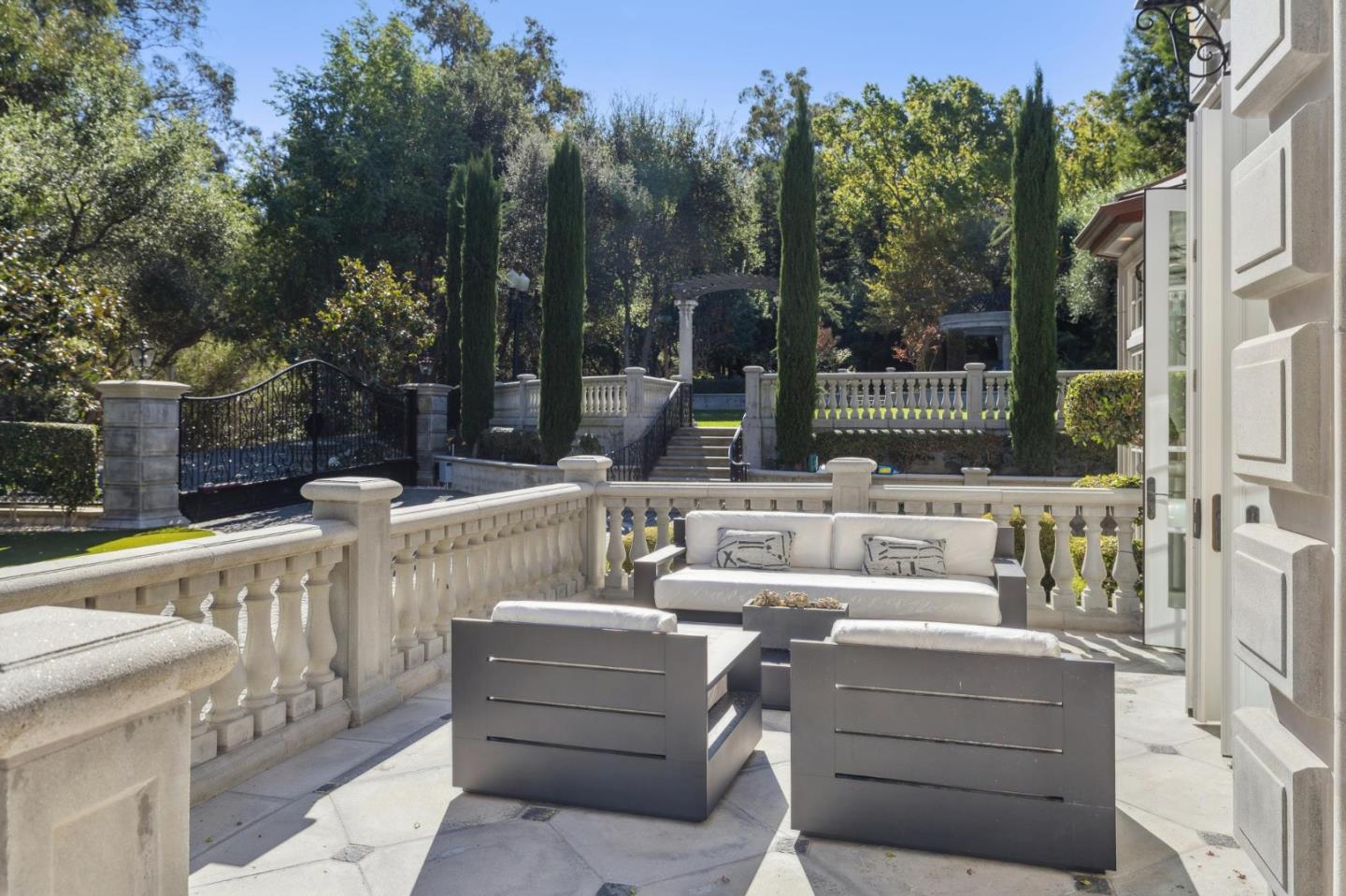 Detail Gallery Image 6 of 108 For 15253 Montalvo Rd, Saratoga,  CA 95070 - 5 Beds | 5/1 Baths