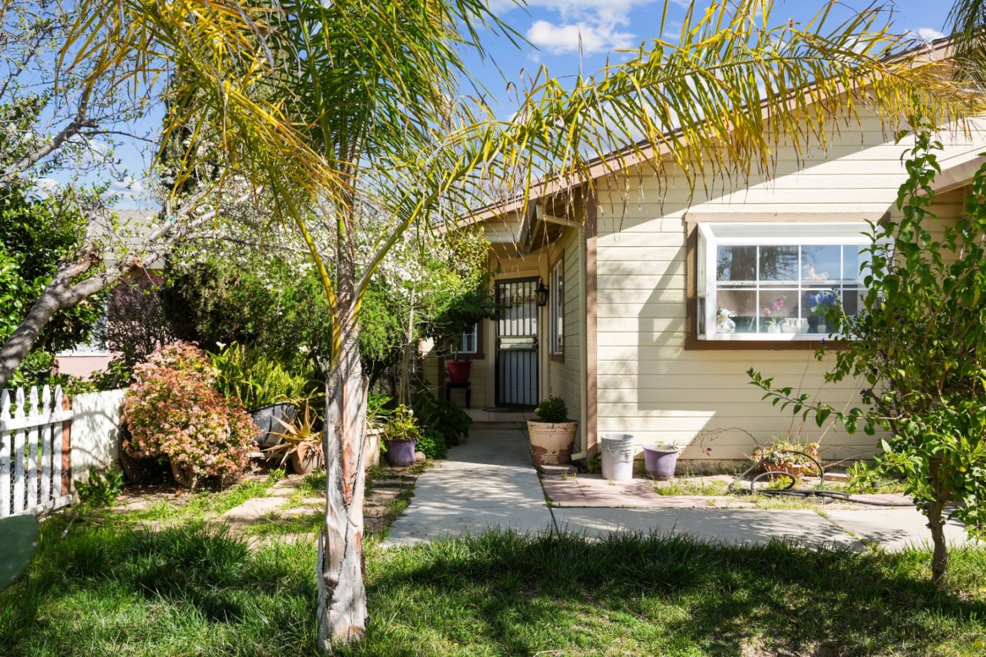 Detail Gallery Image 2 of 17 For 126 Spruce Dr, King City,  CA 93930 - 3 Beds | 2 Baths