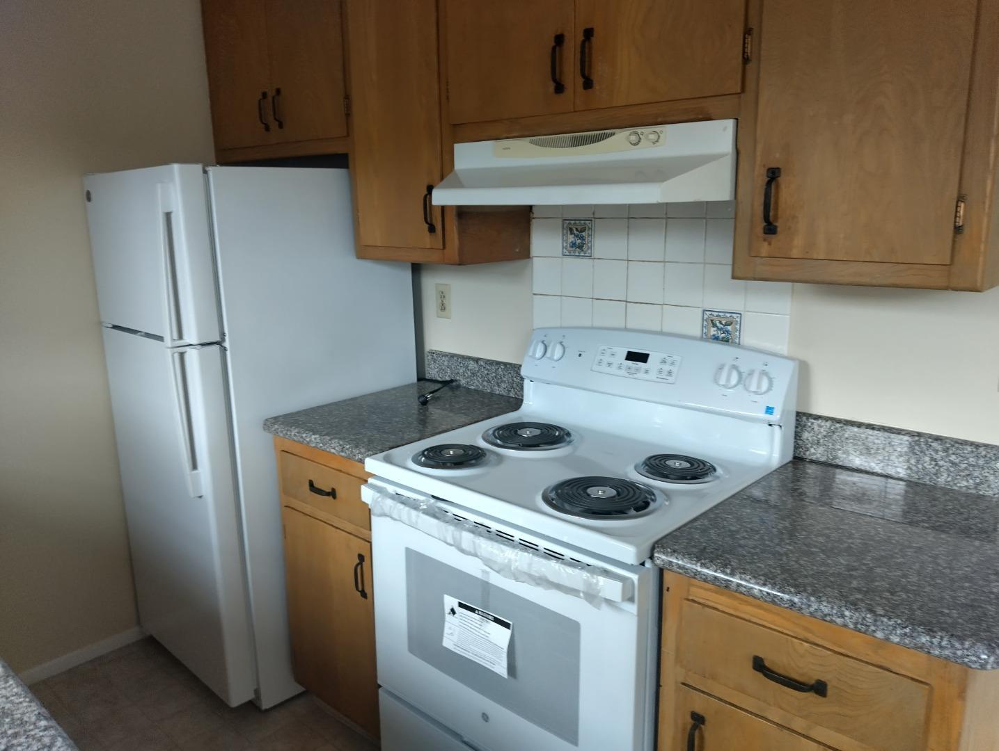 Detail Gallery Image 5 of 9 For 405 Studio Cir #5,  San Mateo,  CA 94401 - 1 Beds | 0 Baths
