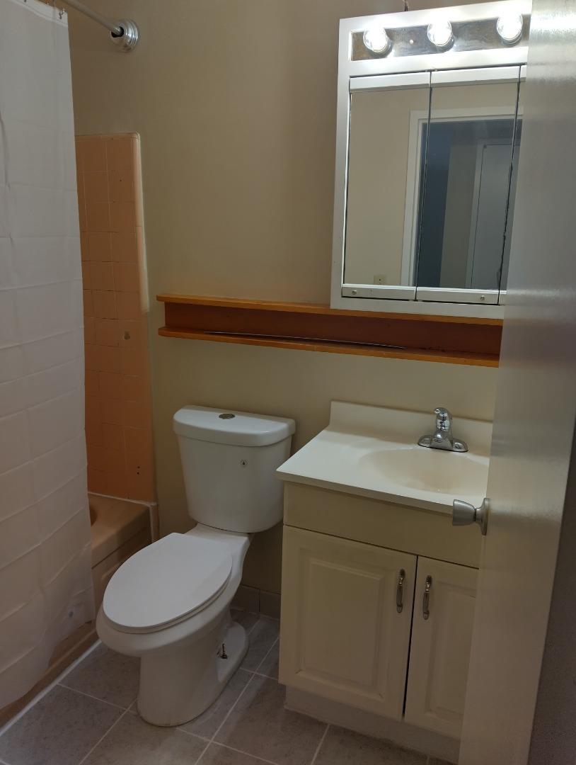 Detail Gallery Image 7 of 9 For 405 Studio Cir #5,  San Mateo,  CA 94401 - 1 Beds | 0 Baths