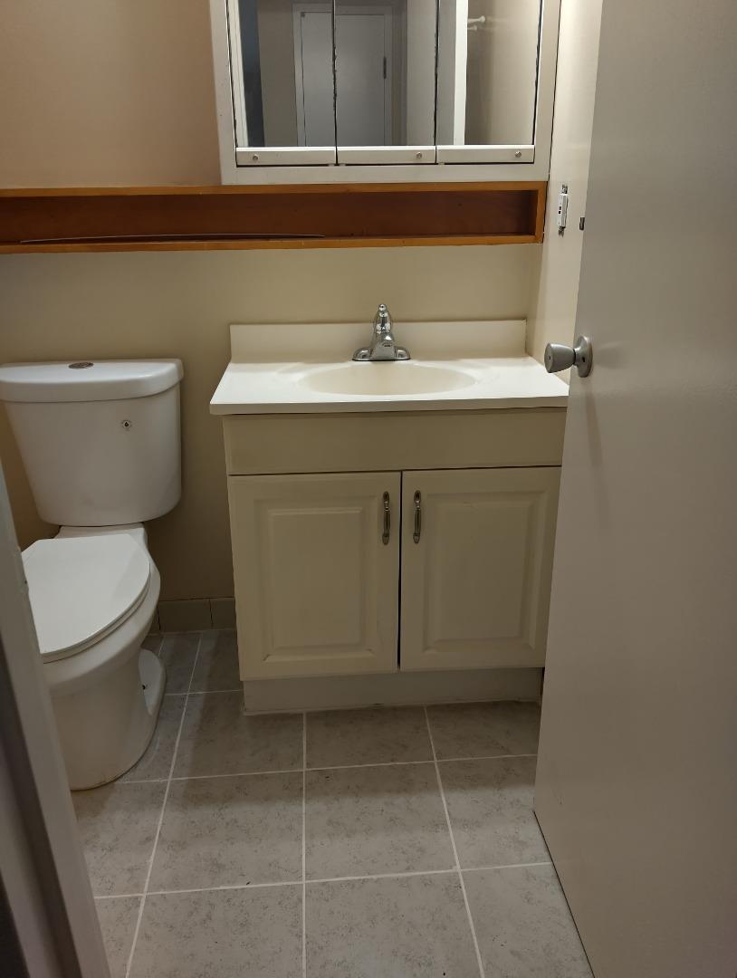 Detail Gallery Image 8 of 9 For 405 Studio Cir #5,  San Mateo,  CA 94401 - 1 Beds | 0 Baths