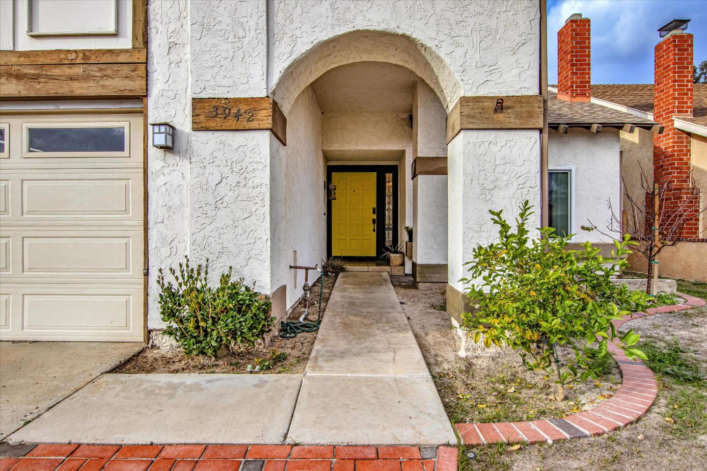 Detail Gallery Image 1 of 32 For 3942 Catamarca Dr, San Diego,  CA 92124 - 3 Beds | 2/1 Baths