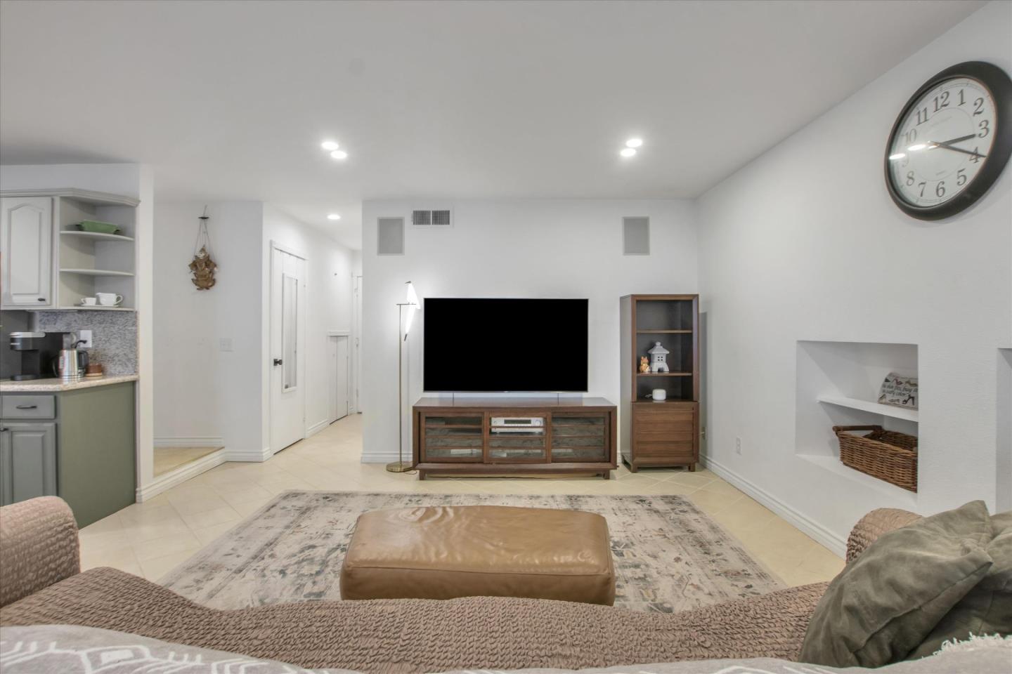 Detail Gallery Image 11 of 32 For 3942 Catamarca Dr, San Diego,  CA 92124 - 3 Beds | 2/1 Baths