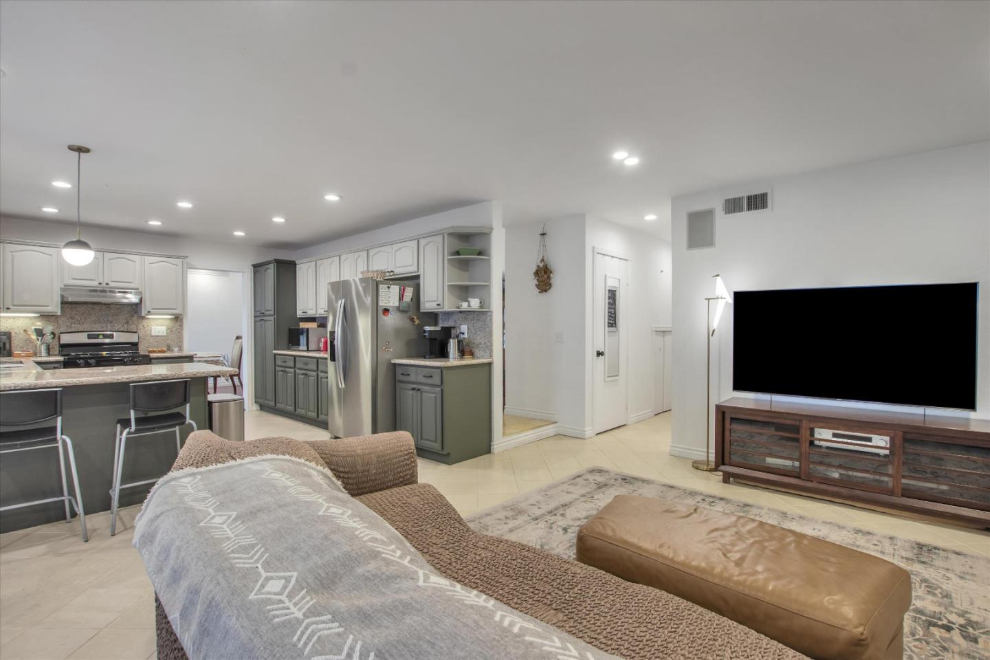 Detail Gallery Image 12 of 32 For 3942 Catamarca Dr, San Diego,  CA 92124 - 3 Beds | 2/1 Baths