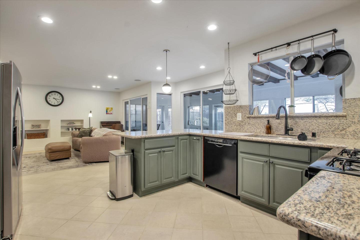 Detail Gallery Image 17 of 32 For 3942 Catamarca Dr, San Diego,  CA 92124 - 3 Beds | 2/1 Baths