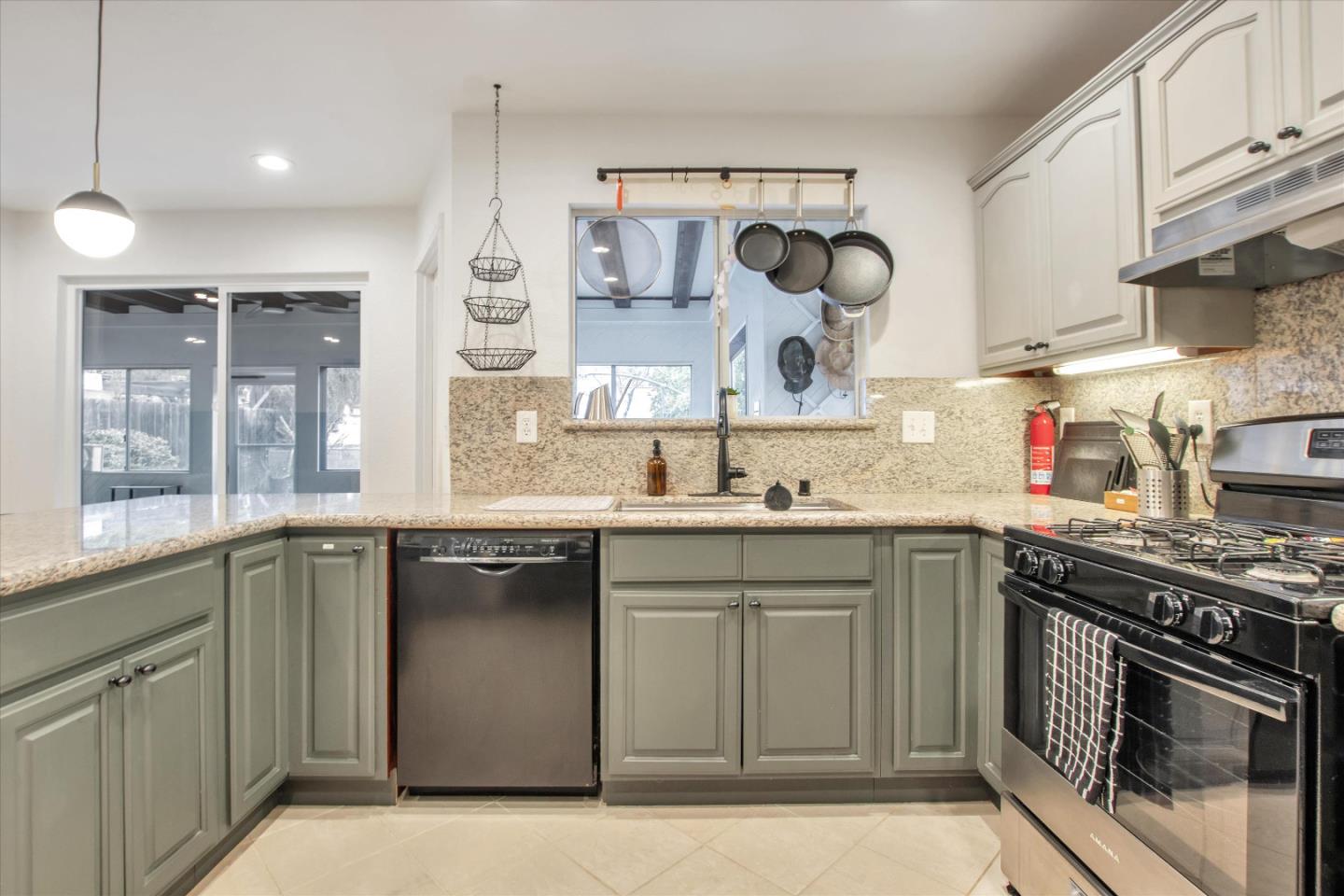 Detail Gallery Image 18 of 32 For 3942 Catamarca Dr, San Diego,  CA 92124 - 3 Beds | 2/1 Baths