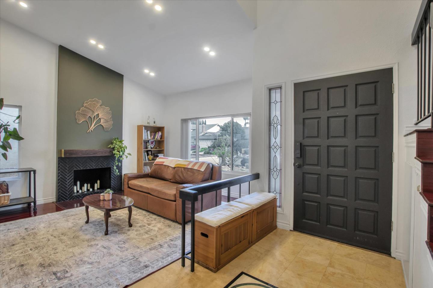 Detail Gallery Image 2 of 32 For 3942 Catamarca Dr, San Diego,  CA 92124 - 3 Beds | 2/1 Baths