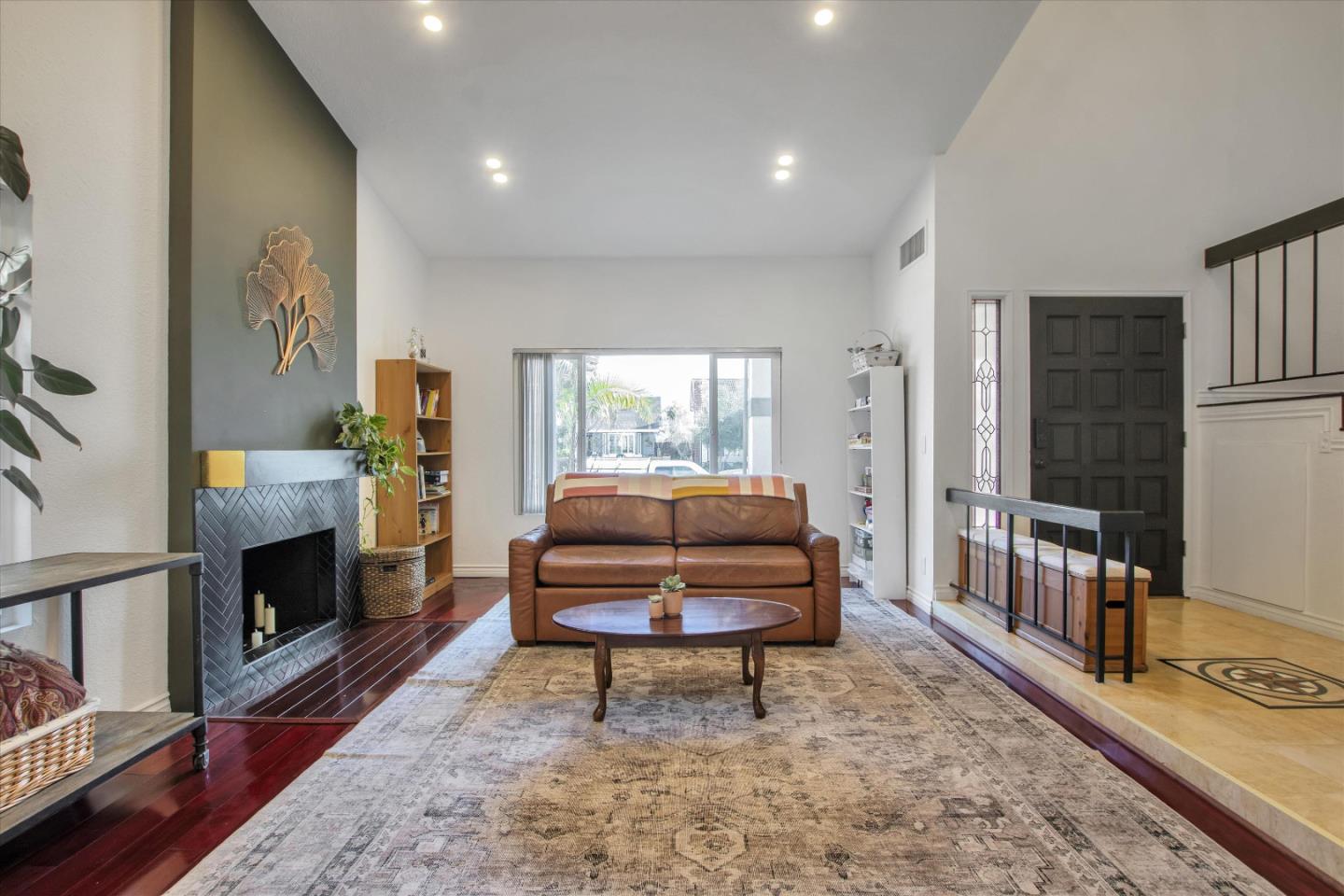 Detail Gallery Image 4 of 32 For 3942 Catamarca Dr, San Diego,  CA 92124 - 3 Beds | 2/1 Baths