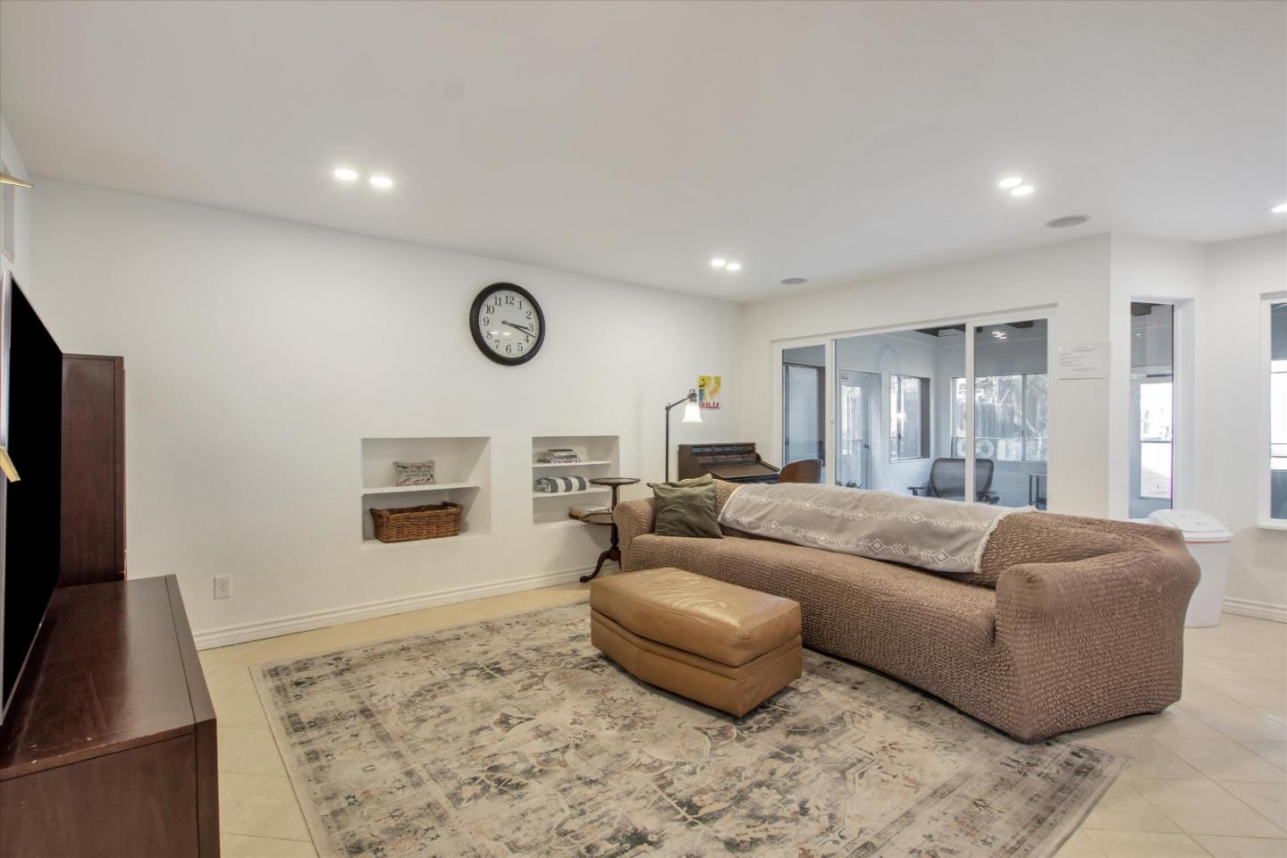 Detail Gallery Image 9 of 32 For 3942 Catamarca Dr, San Diego,  CA 92124 - 3 Beds | 2/1 Baths