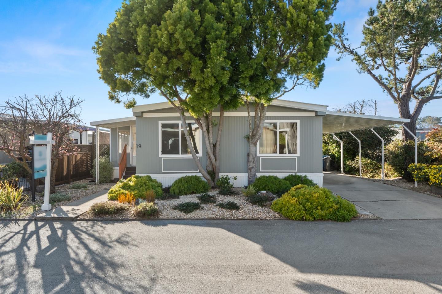 Detail Gallery Image 2 of 30 For 19 Dolphin Court #19,  Half Moon Bay,  CA 94019 - 2 Beds | 2 Baths