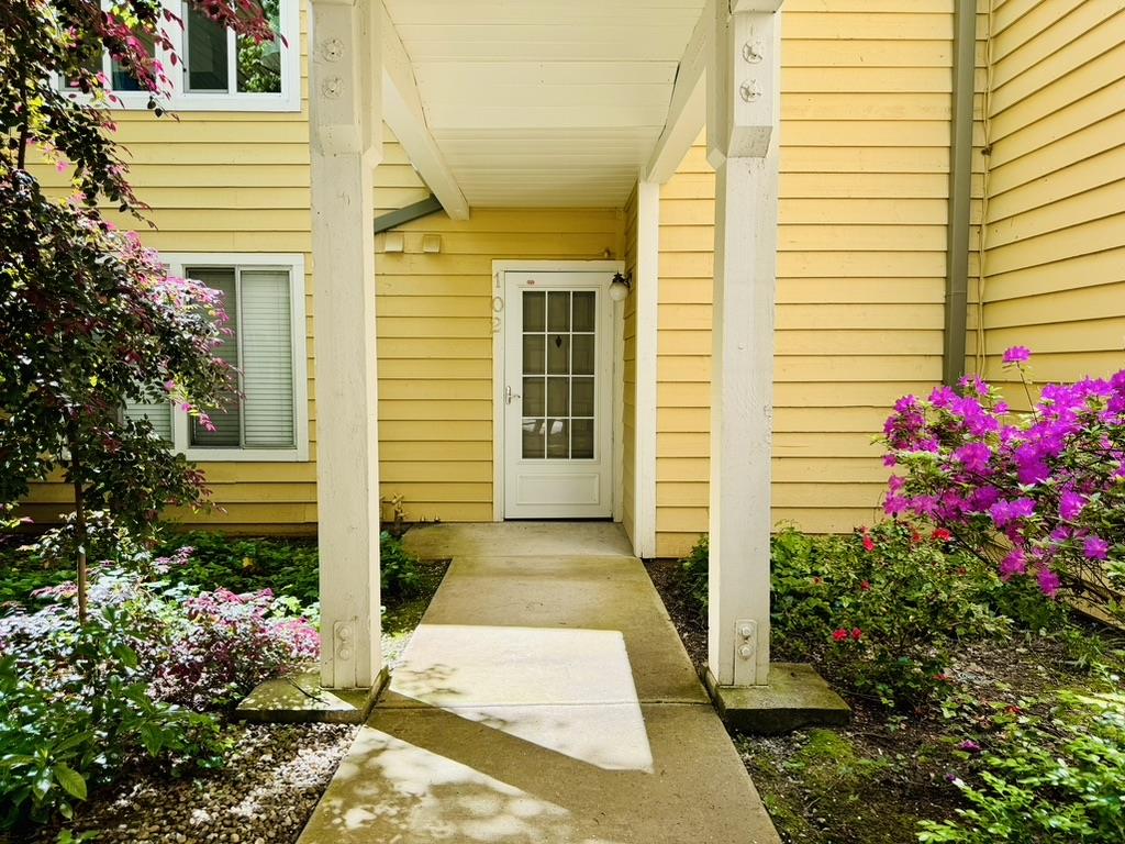 Detail Gallery Image 1 of 13 For 11330 Fair Oaks Blvd #102,  Fair Oaks,  CA 95628 - 2 Beds | 1 Baths