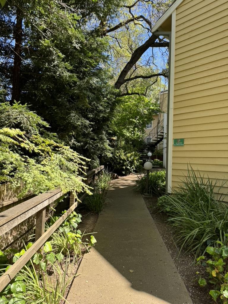 Detail Gallery Image 10 of 13 For 11330 Fair Oaks Blvd #102,  Fair Oaks,  CA 95628 - 2 Beds | 1 Baths