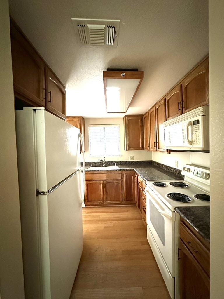 Detail Gallery Image 6 of 13 For 11330 Fair Oaks Blvd #102,  Fair Oaks,  CA 95628 - 2 Beds | 1 Baths