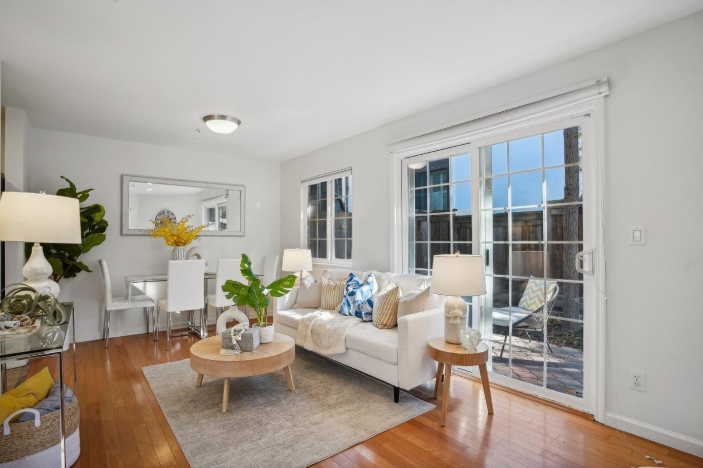 Detail Gallery Image 2 of 29 For 358 N El Camino Real, San Mateo,  CA 94401 - 2 Beds | 2/1 Baths